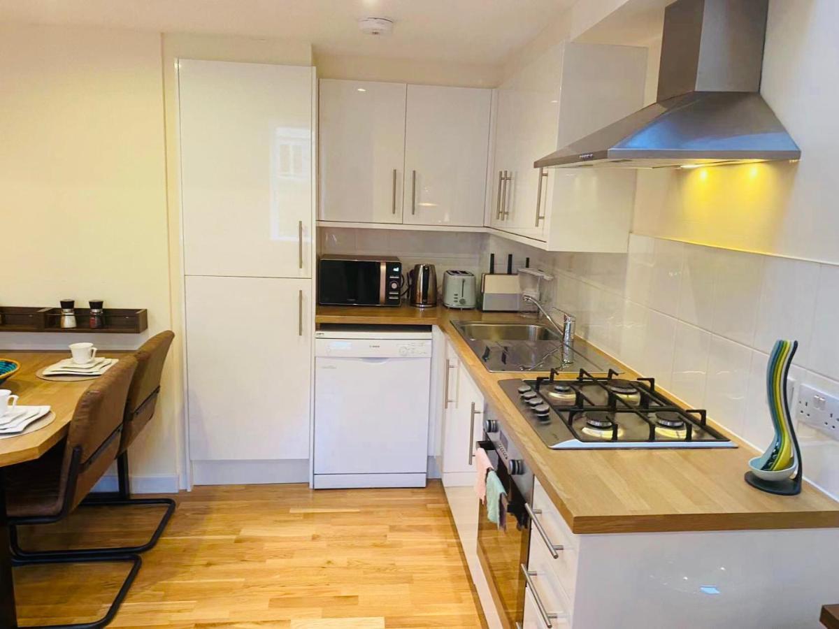 2 Bed 2 Bath With Private Parking Appartement EDI Buitenkant foto