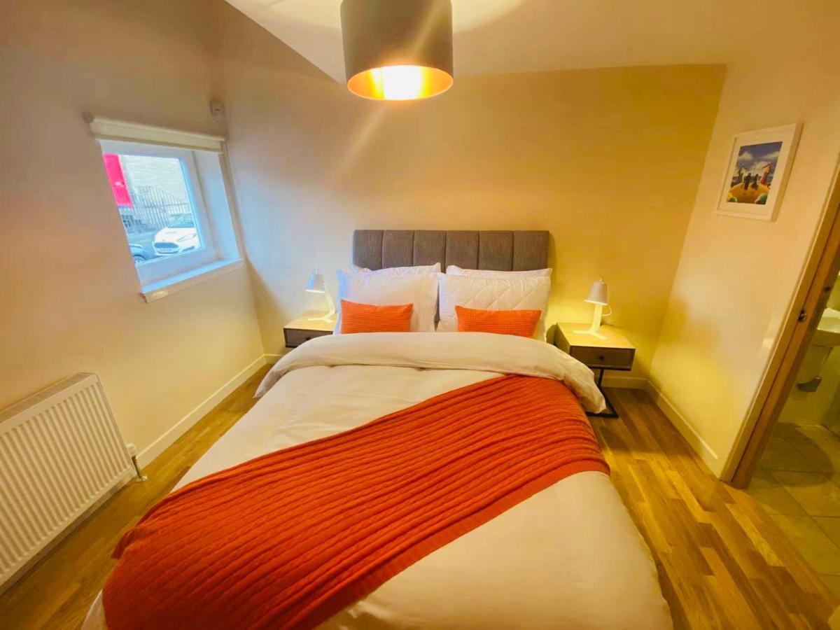 2 Bed 2 Bath With Private Parking Appartement EDI Buitenkant foto
