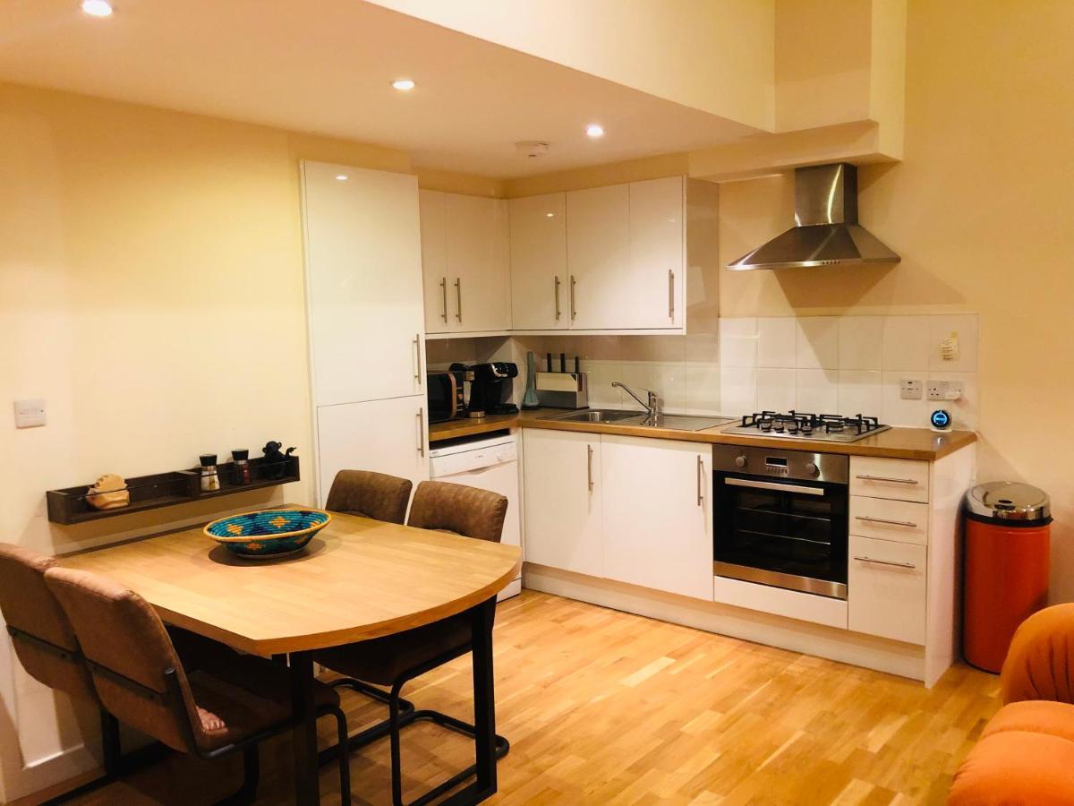2 Bed 2 Bath With Private Parking Appartement EDI Buitenkant foto