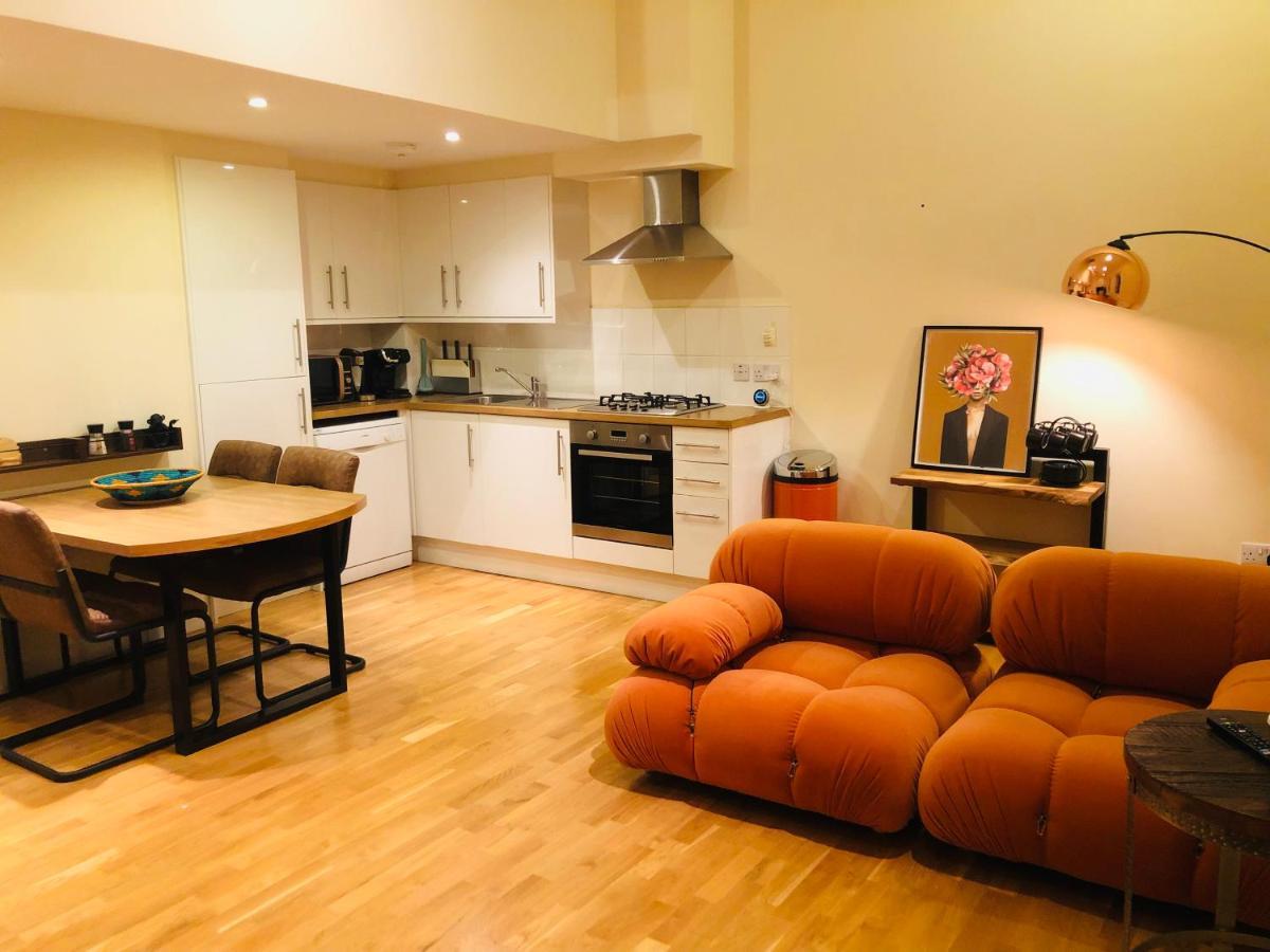 2 Bed 2 Bath With Private Parking Appartement EDI Buitenkant foto