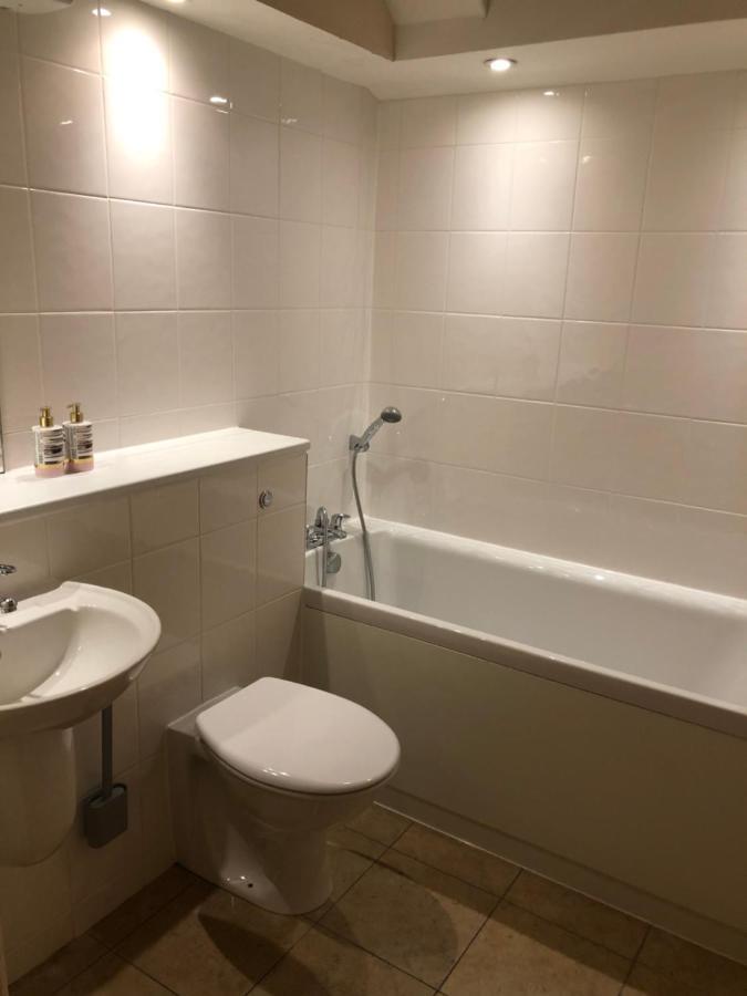 2 Bed 2 Bath With Private Parking Appartement EDI Buitenkant foto