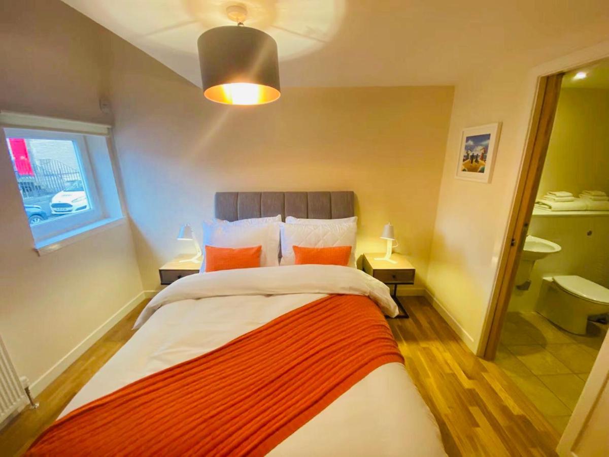 2 Bed 2 Bath With Private Parking Appartement EDI Buitenkant foto