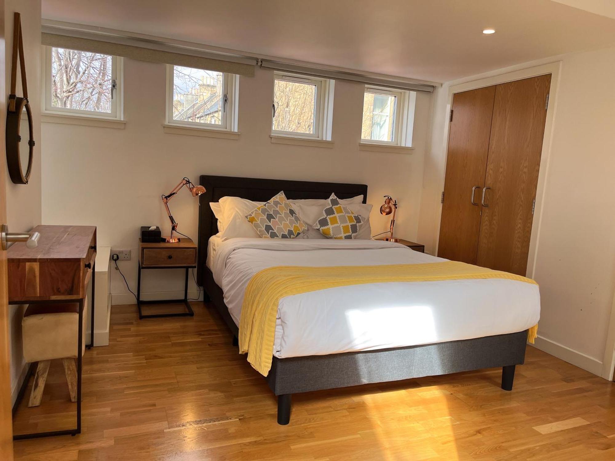 2 Bed 2 Bath With Private Parking Appartement EDI Buitenkant foto